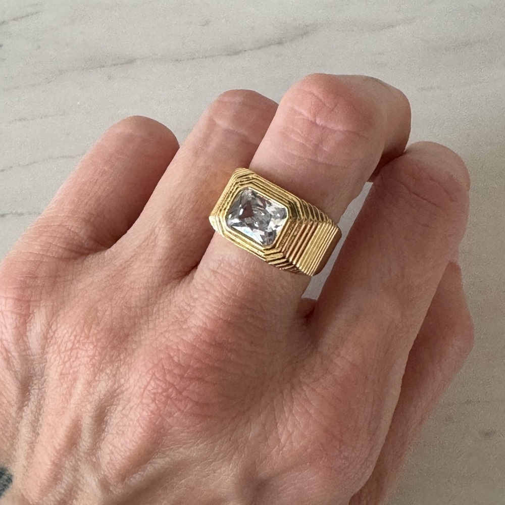 luv aj ridged pyramid ring💎